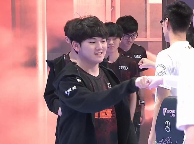 Nouns 停止资助 CS2 阵容